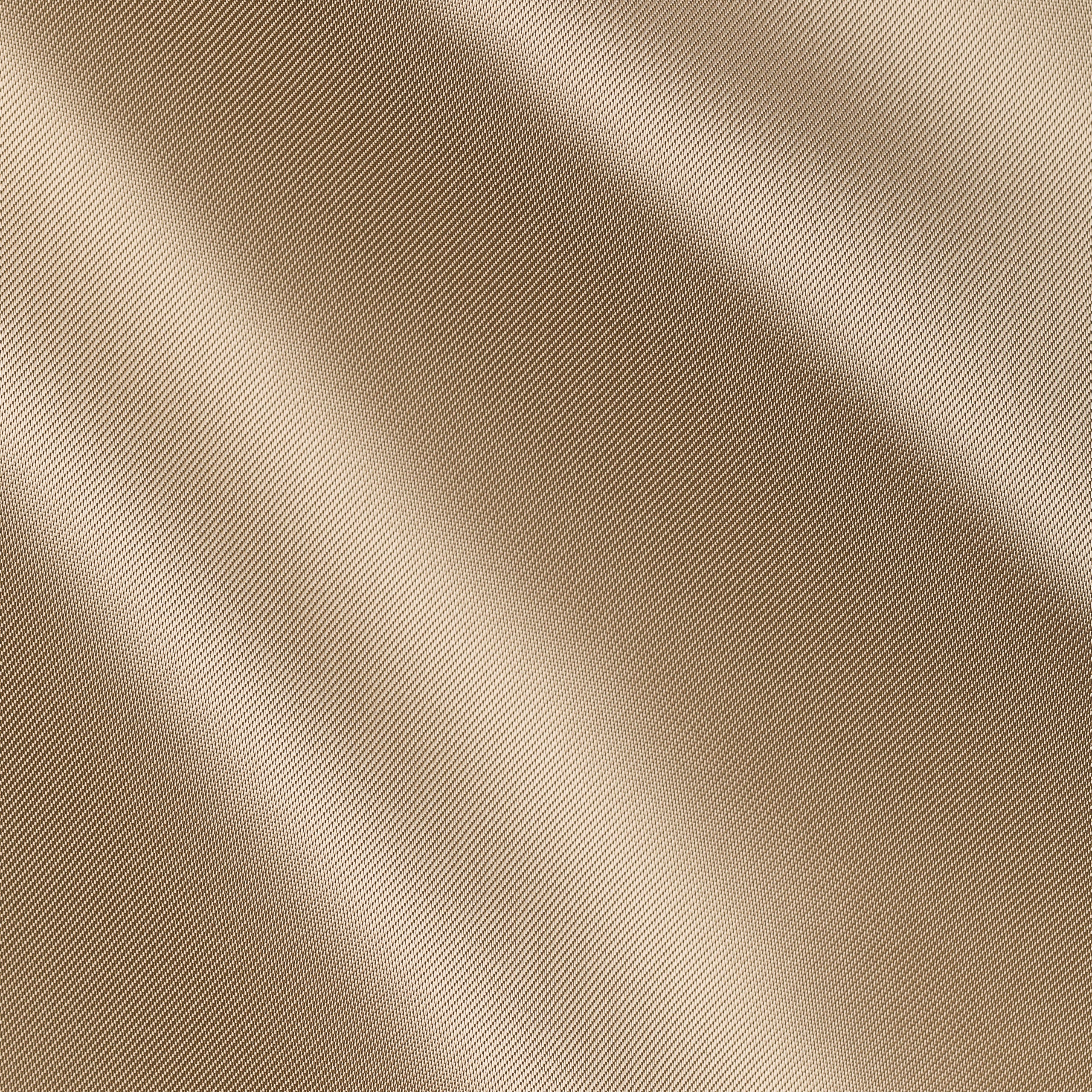 6897 Beige